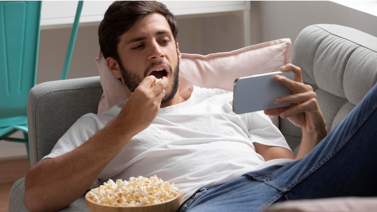 11 Magnesium-Rich Foods That Combat Insomnia (And 3 Evening Drinks That Keep You Tossing), According to Sleep Specialists