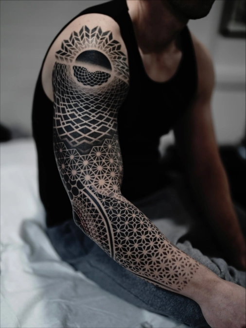 Dense Geometric Illusion and Tailored Grid Pattern