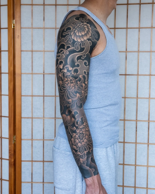 Flowing Chrysanthemum And Wind Bar Sleeve