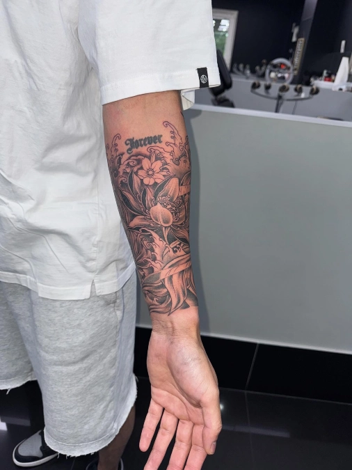Heavy Line Work And Soft Floral Shading