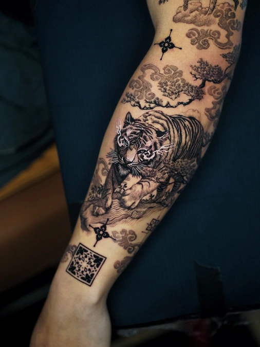 Heavy Tiger Realism And Soft Stippled Clouds
