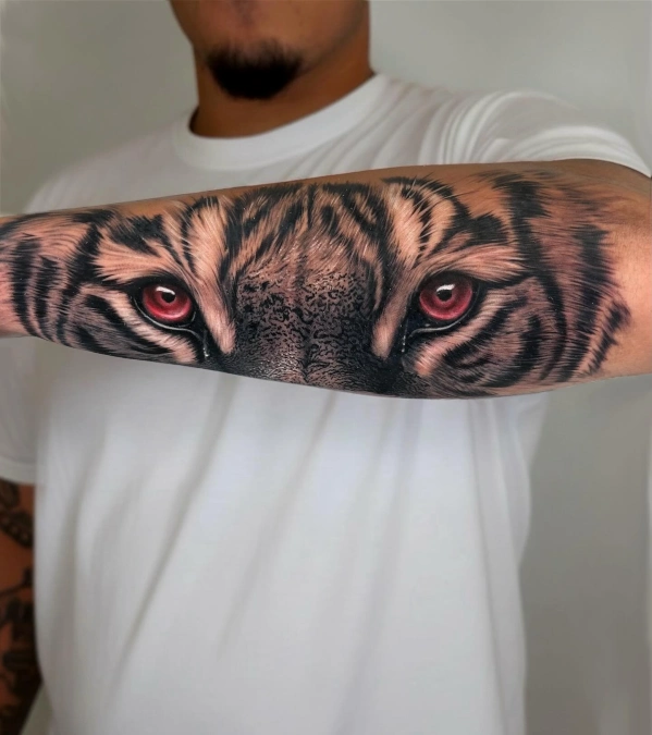 Horizontal Animal Realism And Bright Color Pops
