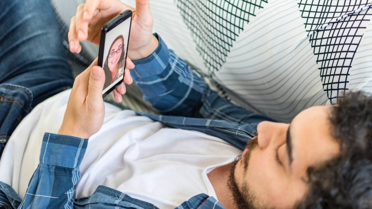 How Dating Apps Specifically Impact Men's Mental Health