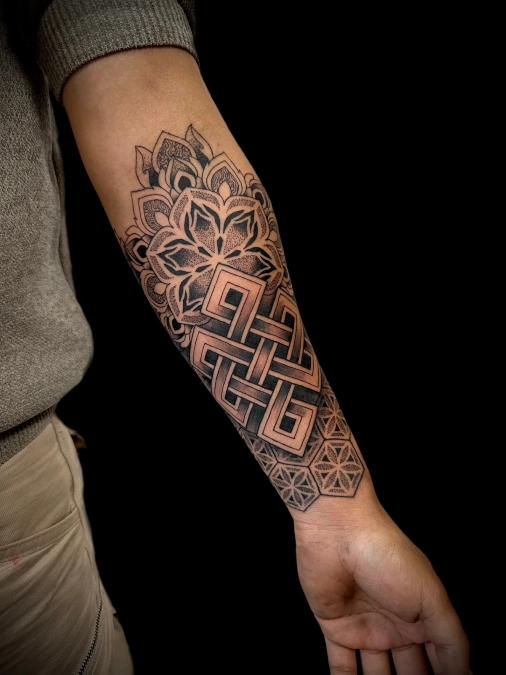 Layered Mandala And Geometric Knot
