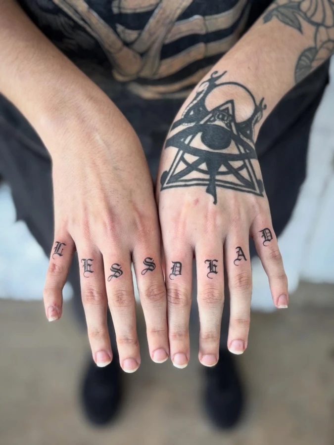 Mixing Bold Geometry and Refined Knuckle Script