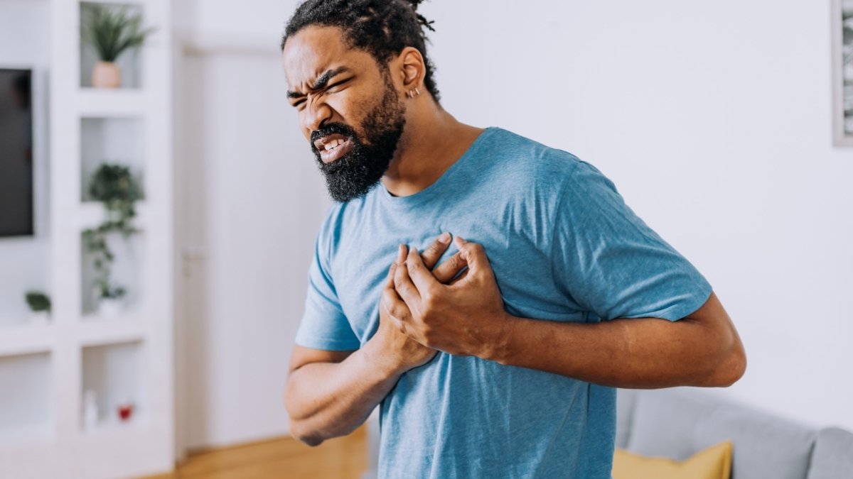 Persistent or Severe Chest Pain: When Your Heart Sends an SOS