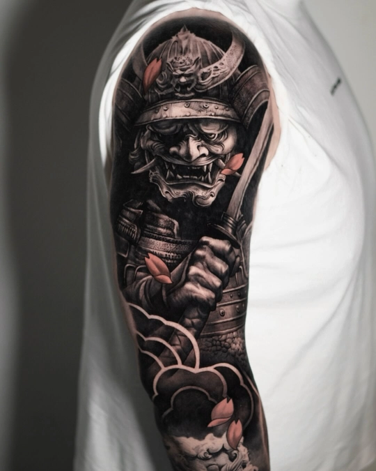 Realistic Samurai Armor And Soft Petal Sleeve