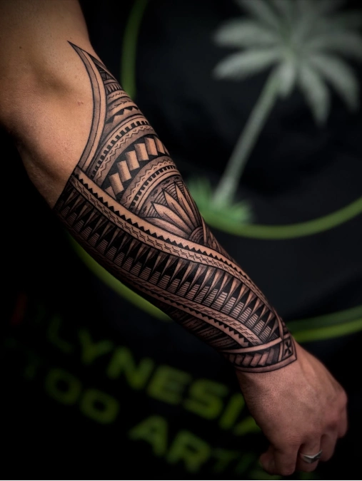 Structural Geometric Bands And Tribal Flow