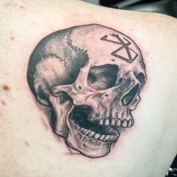 Symbol Marked Skull Shoulder Piece