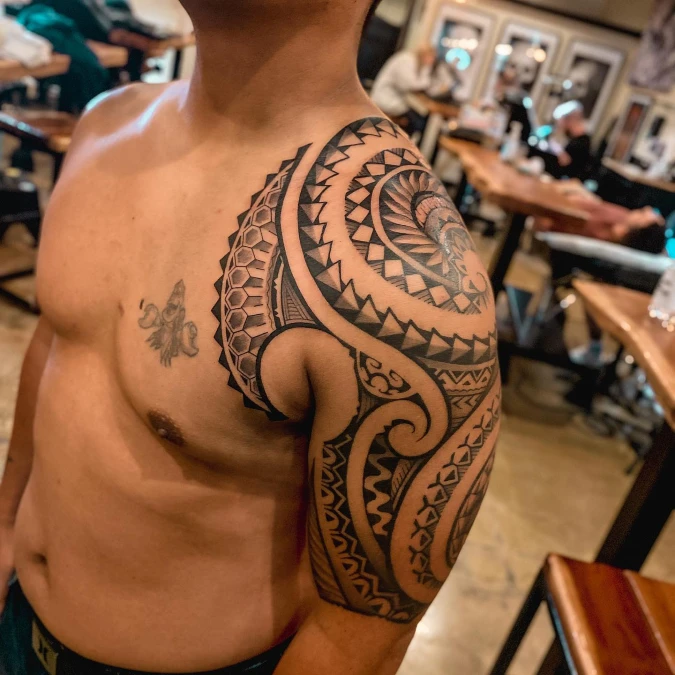 Tribal Polynesian Shoulder Cap