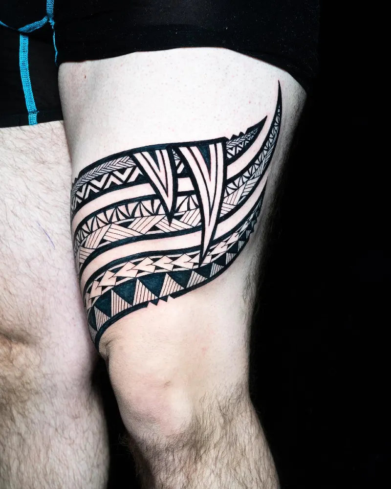 Tribal Wave Leg Contour