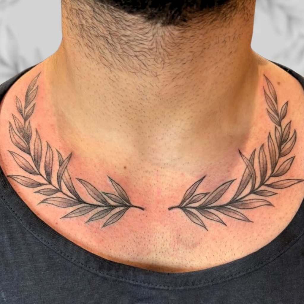 Symmetrical Laurel Wreath Collar Framing